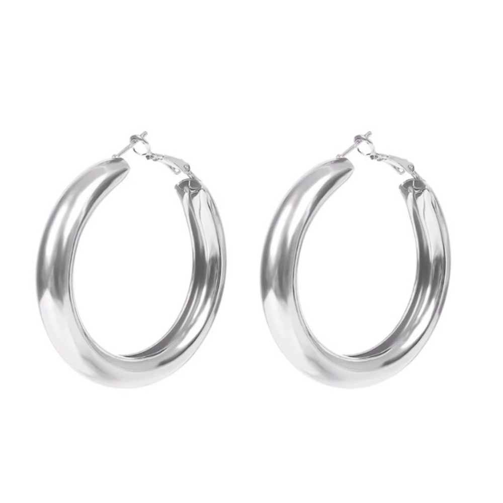 NEW!💙💎MODERN! BIG BRIGHT BOLD HOOPS!💎💙SILVERY! - Picture 2 of 8